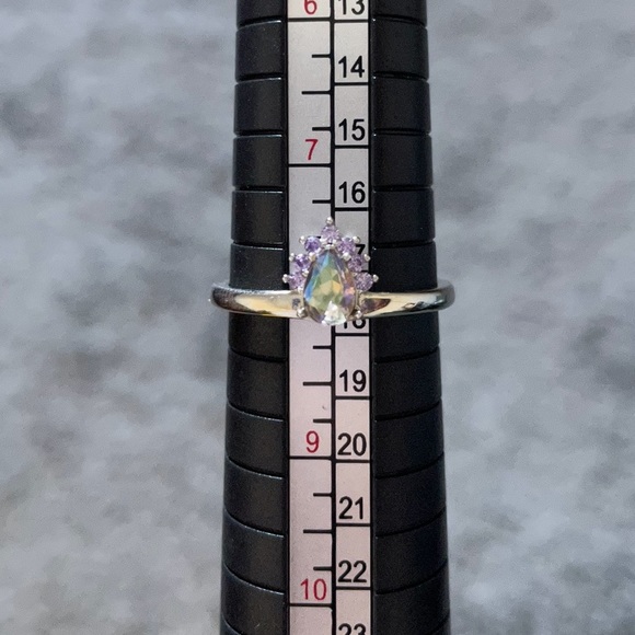 💛 2/$20 💛 Fragrant Jewels ring. - Picture 1 of 2